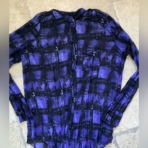 Rock Republic sheer button down top-SZ M
PIT TO PIT 21”
Length 28”